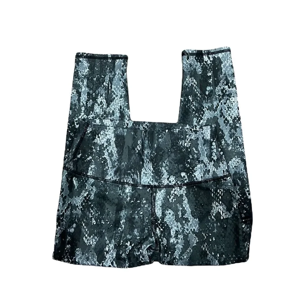 ALO Yoga Snakeskin Print Cropped Leggings Size S
